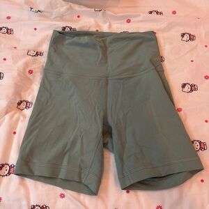 Lululemon wunder train biker shorts